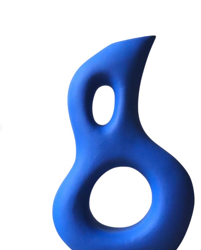 Sculpture organique bleue Klein